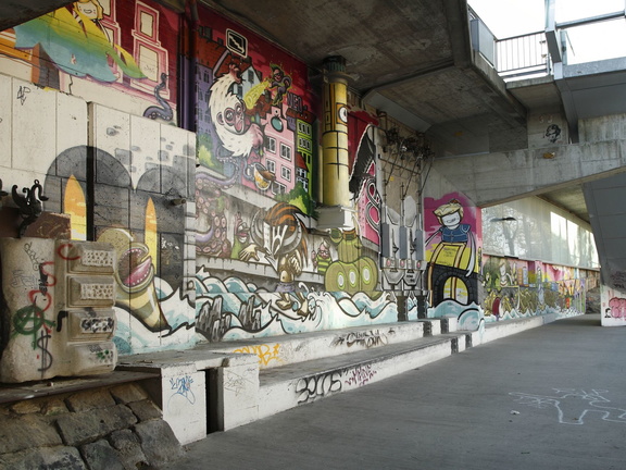 Serie: Graffiti von Neo, Hauptbrücke Graz - 2 