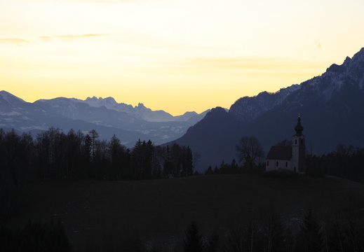 Serie Berchtesgadener Land: Der Johannishögl bei Piding im Sonnenaufgang 