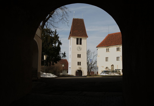 Uhrturm im Innenhof von Schloss Seggau 