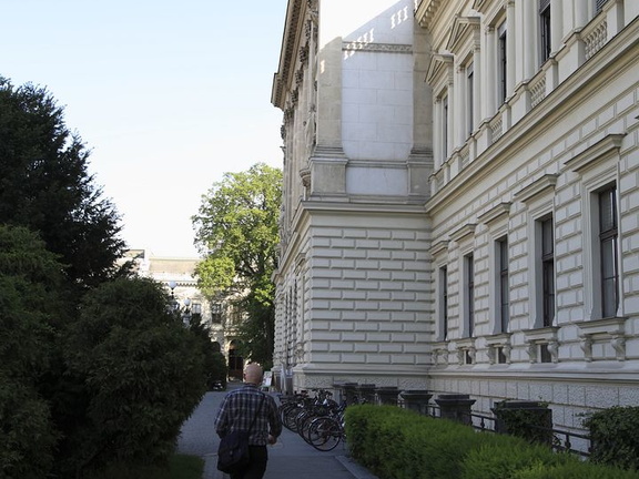 Uni Graz, Serie: Student auf dem Weg zur Uni 