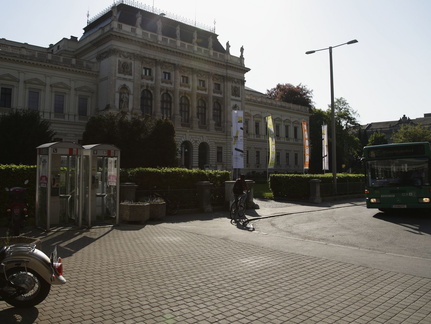 Uni Graz, Serie: Bus und Fahrräder 