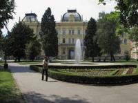 Die Universität Maribor - Marburg wurde 1975 gegründet, als sie aus dem Zusammenschluss des Slowenischen Theologischen Kollegs mit anderen Forschungseinrichtungen hervorging.